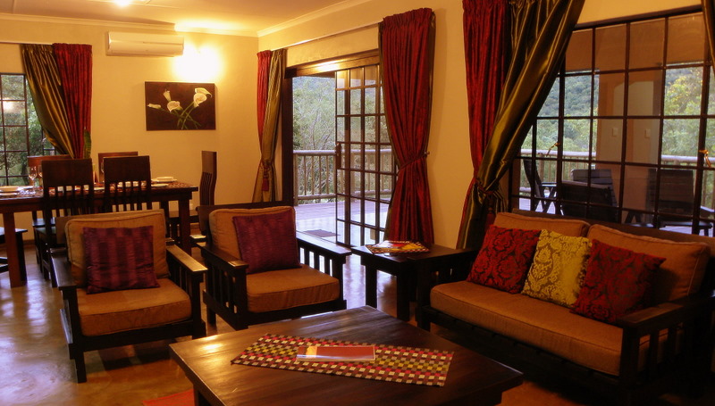 Spacious open plan lounge/dining room/kitchen