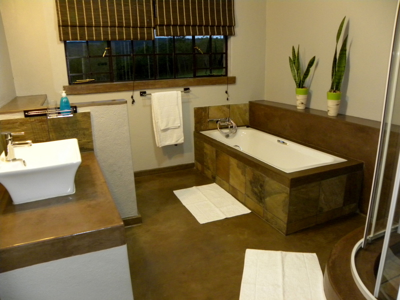 Main bathroom - Kata Charis luxury Self Catering Chalets Hazyview 